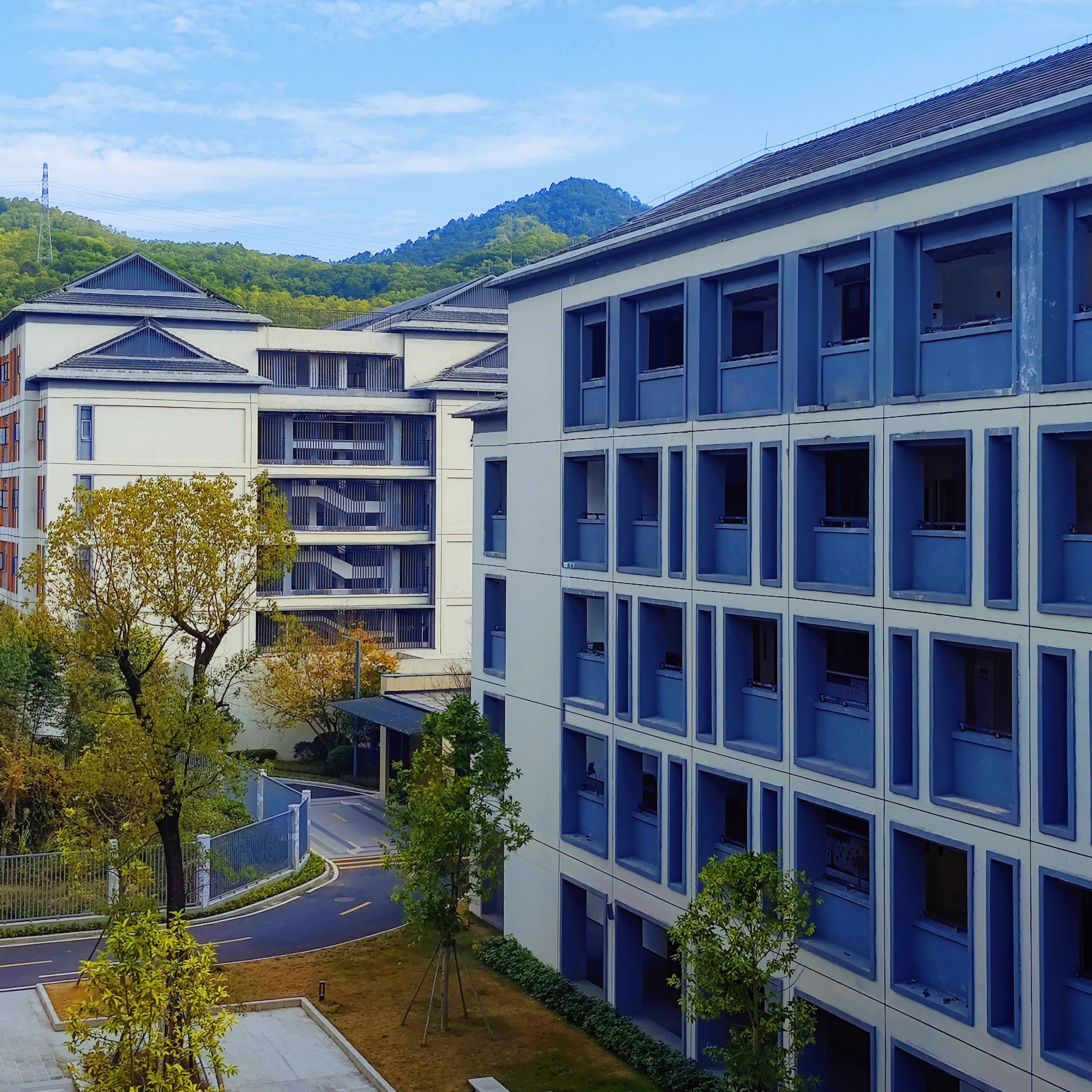 听听龙门学校说成绩不佳的初三毕业生,私立高中还是中职更合适?