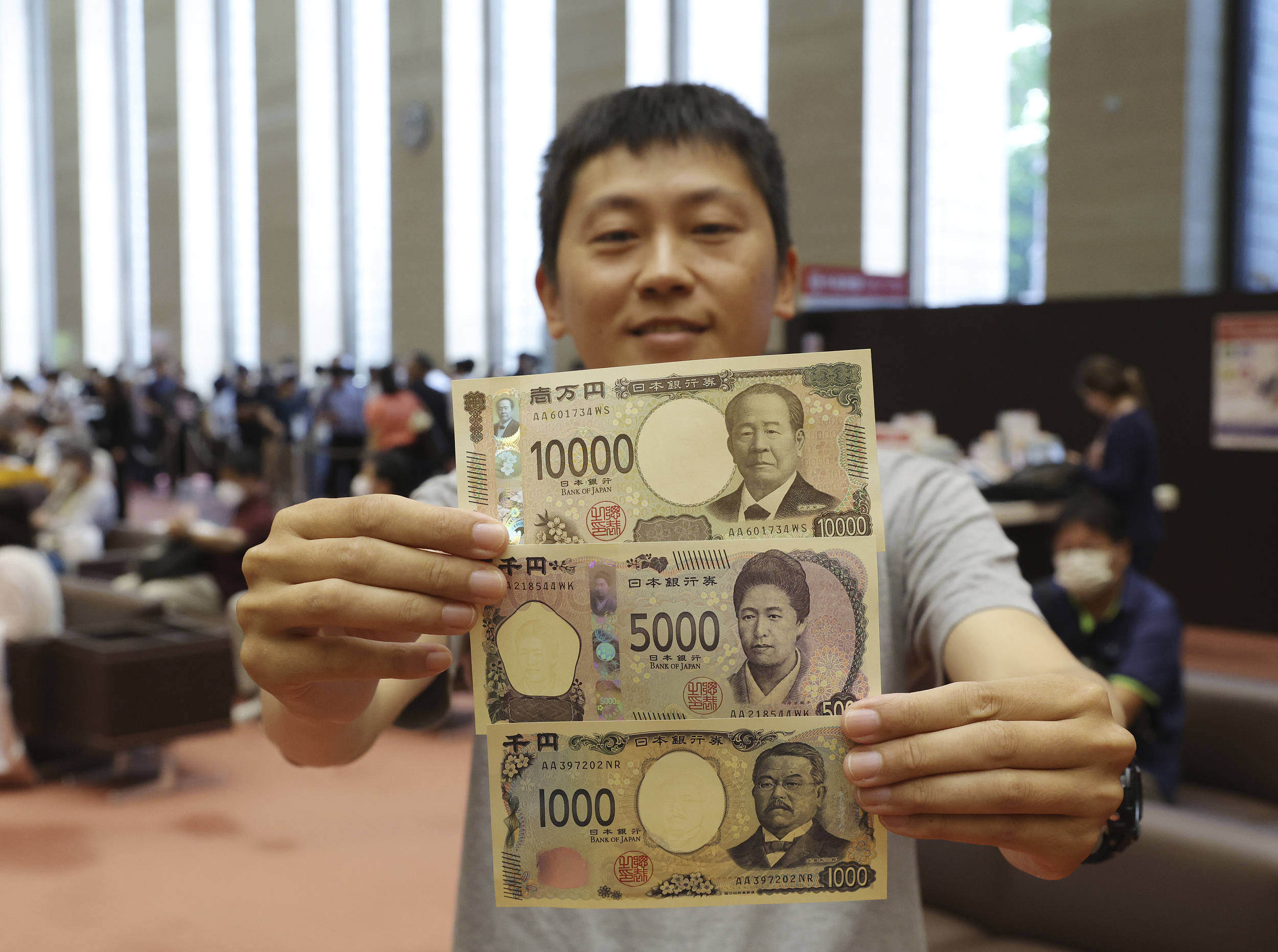 日本时隔20年发行新版纸币 涉及三种面值-搜狐大视野-搜狐新闻