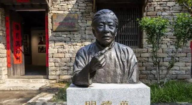 1941年,沂蒙红嫂明德英,不畏生死引开日军,只为解救受伤战士