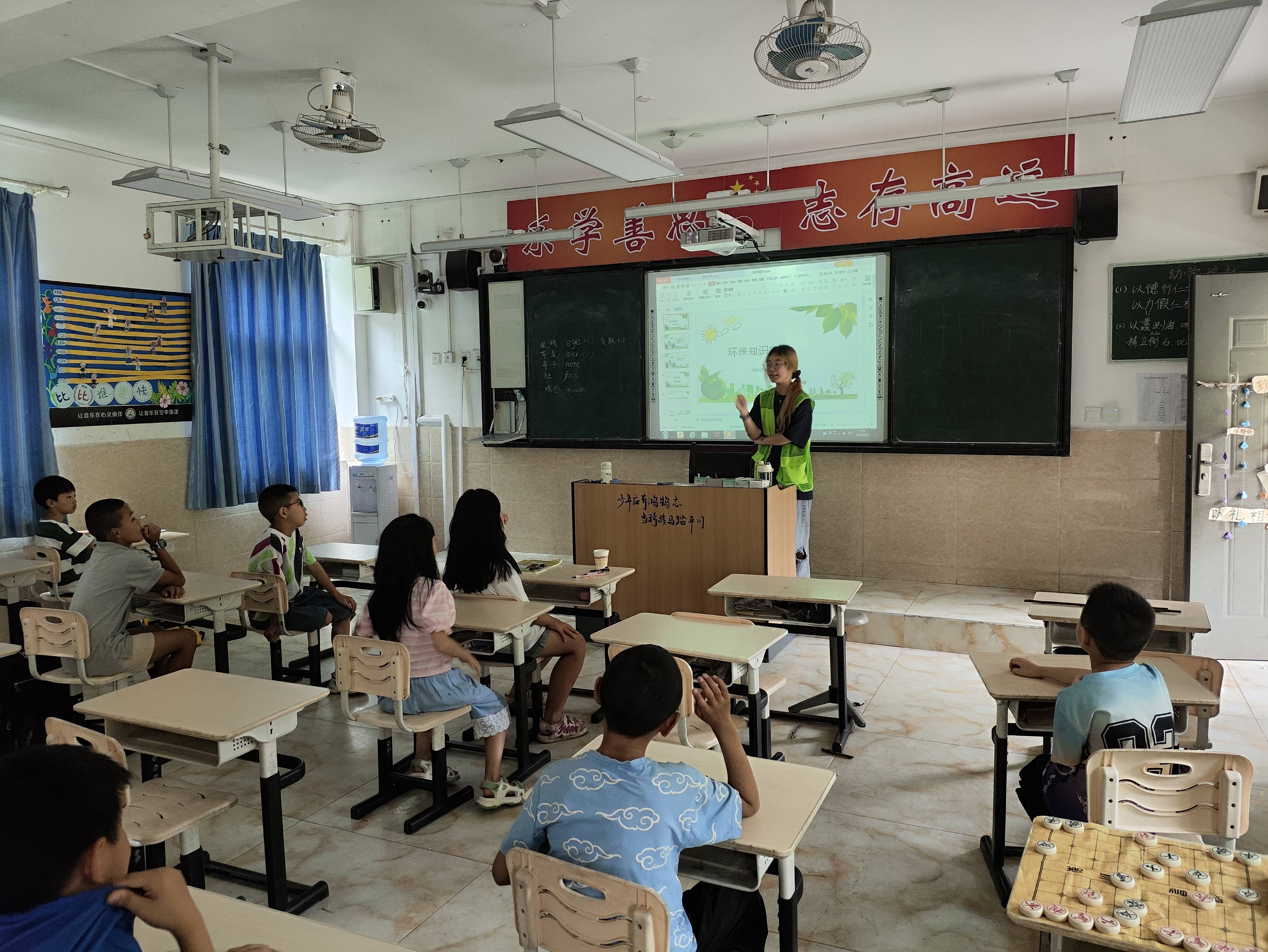 绿色科技点亮未来,知识启蒙走进彭州白鹿小学