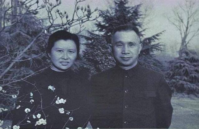 两次求婚被拒,这位开国大将依旧坚持不懈,最终收获爱情_楚青_大将粟裕