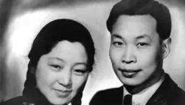 在教育子女方面,宋耀如也是很出色的,他总是告诉自己的子女自己早期