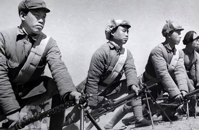 次年,胡奇才赶上了红军征兵.