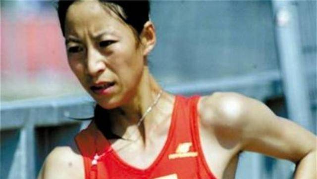 纪实孤独的奥运冠军王丽萍:夺冠后没有国旗披身,空手绕场庆祝_竞走