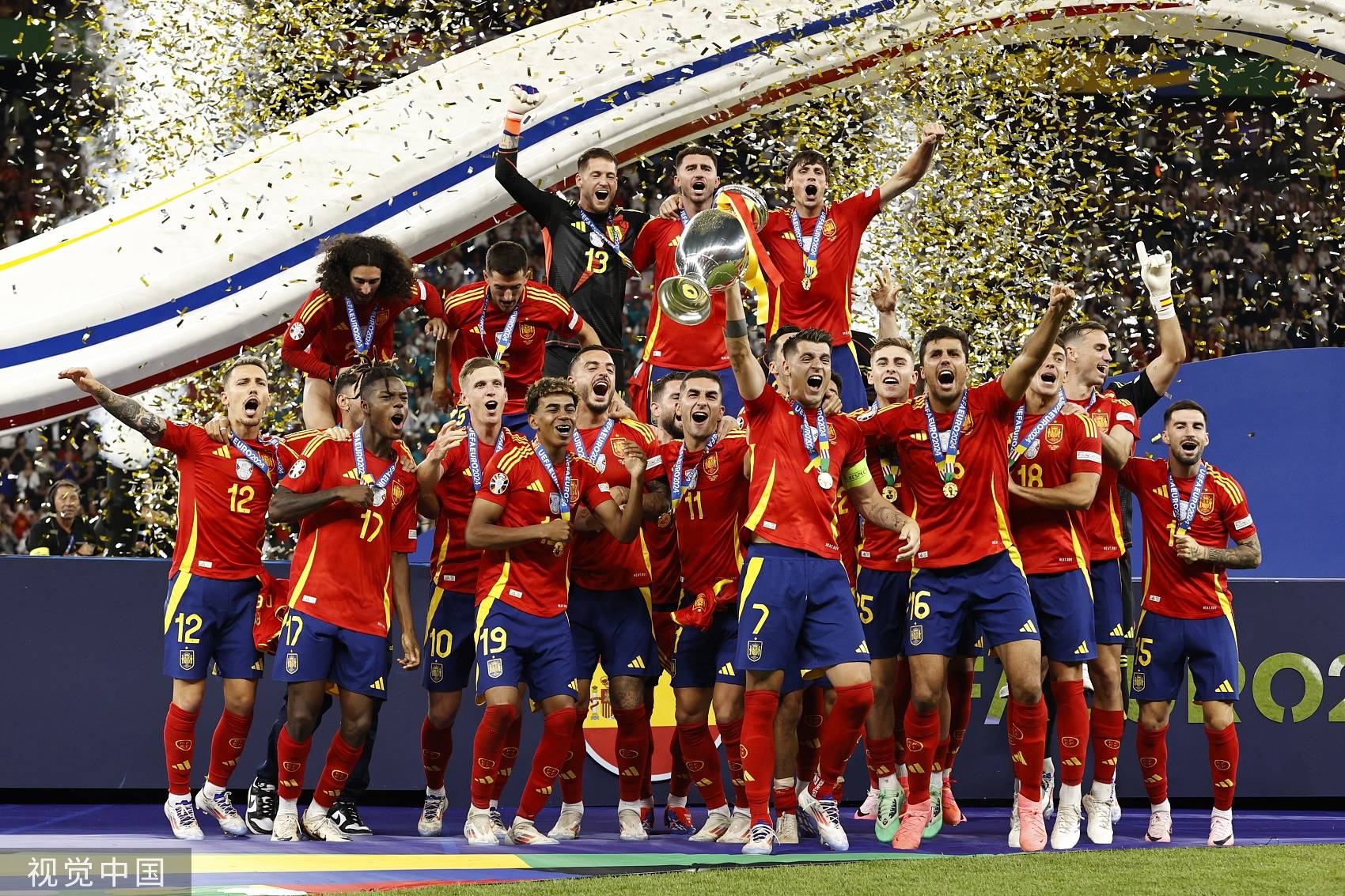 欧洲杯早报:西班牙7战全胜创纪录夺冠 凯恩4929天冠军荒