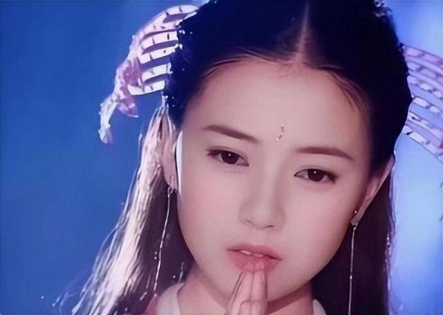 回顾与高圆圆分手后,12年不谈恋爱没有绯闻,47岁娶旺夫妻子爆红