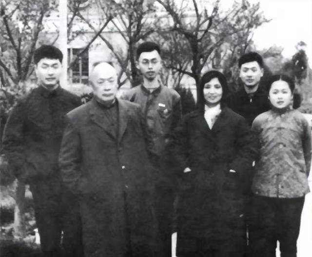 陈毅幼子陈小鲁:娶粟裕之女46岁上校转业投身商海18年因病去世