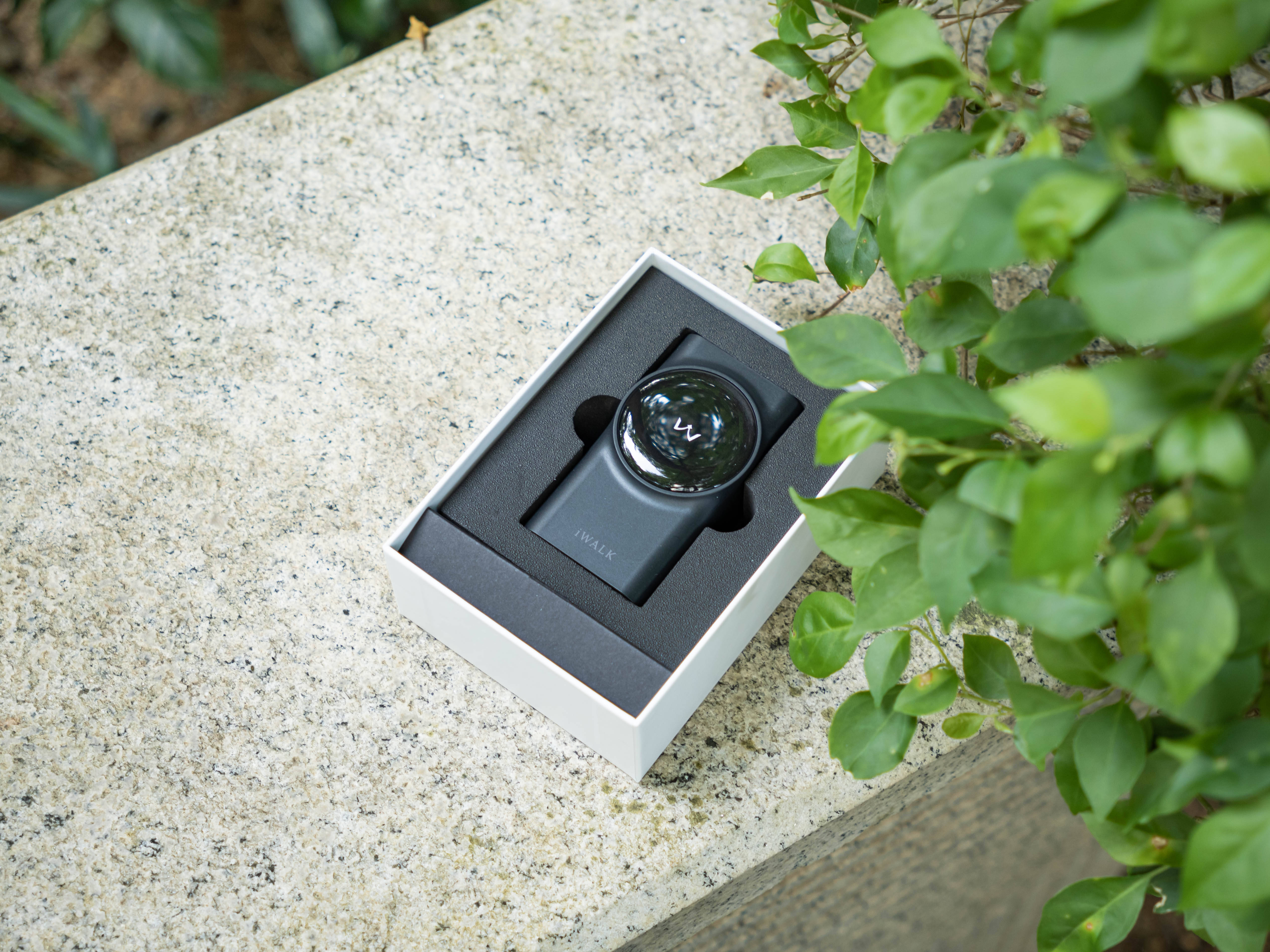 伸缩自如自带线，为背包腾出更多空间，iWALK 拉拉宝