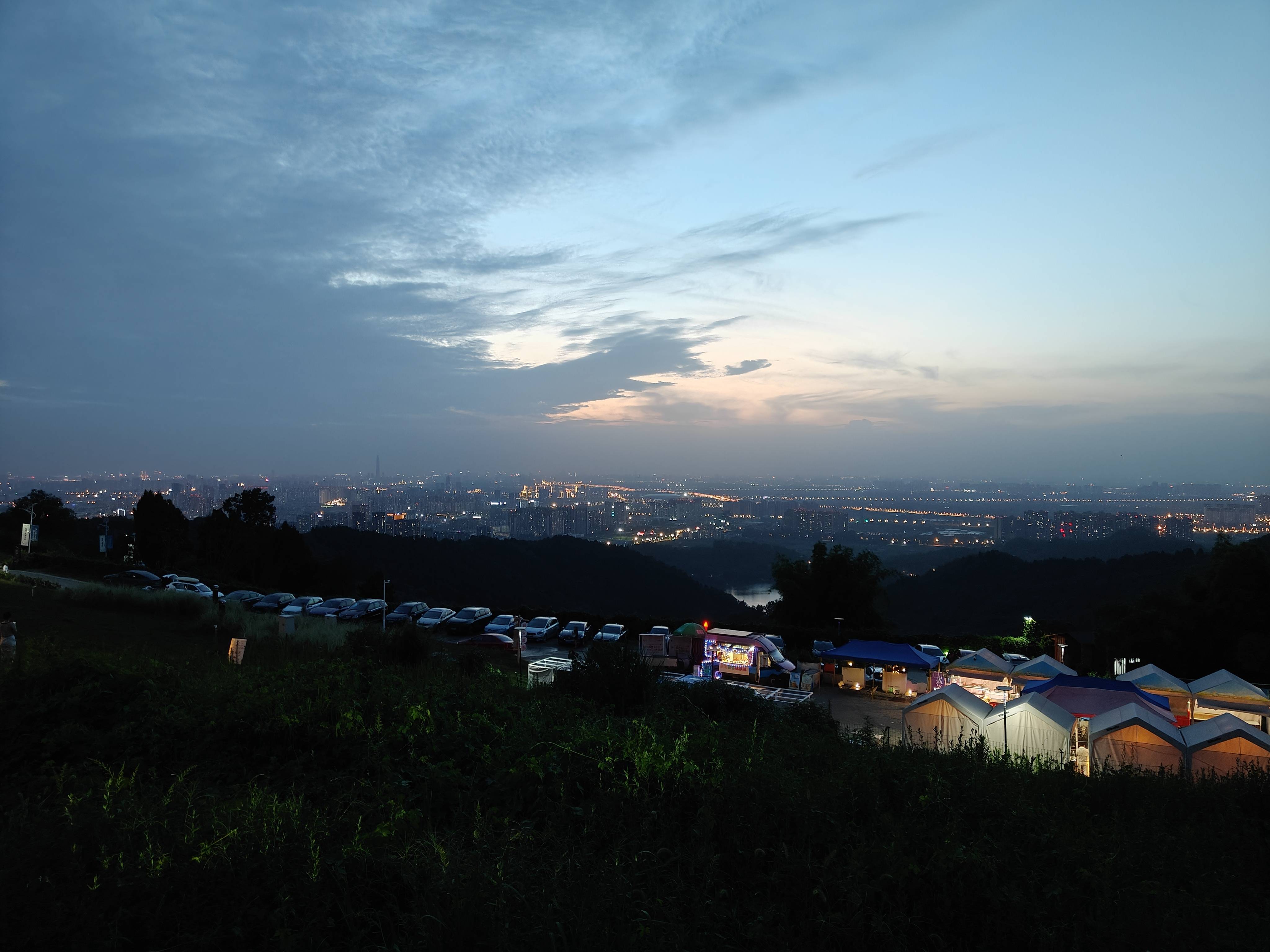 龙泉山夜景图片