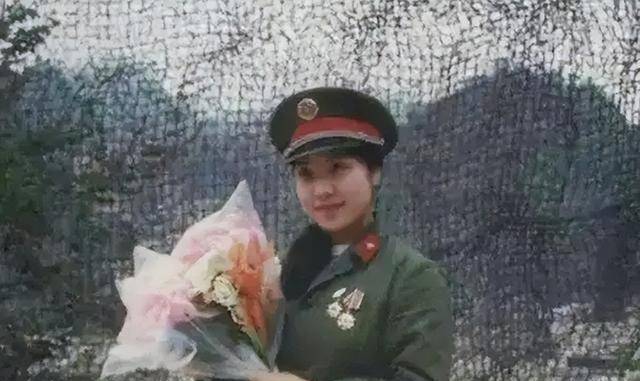 86年老山战场,女战士张茹亲吻临终士兵,感动一代人