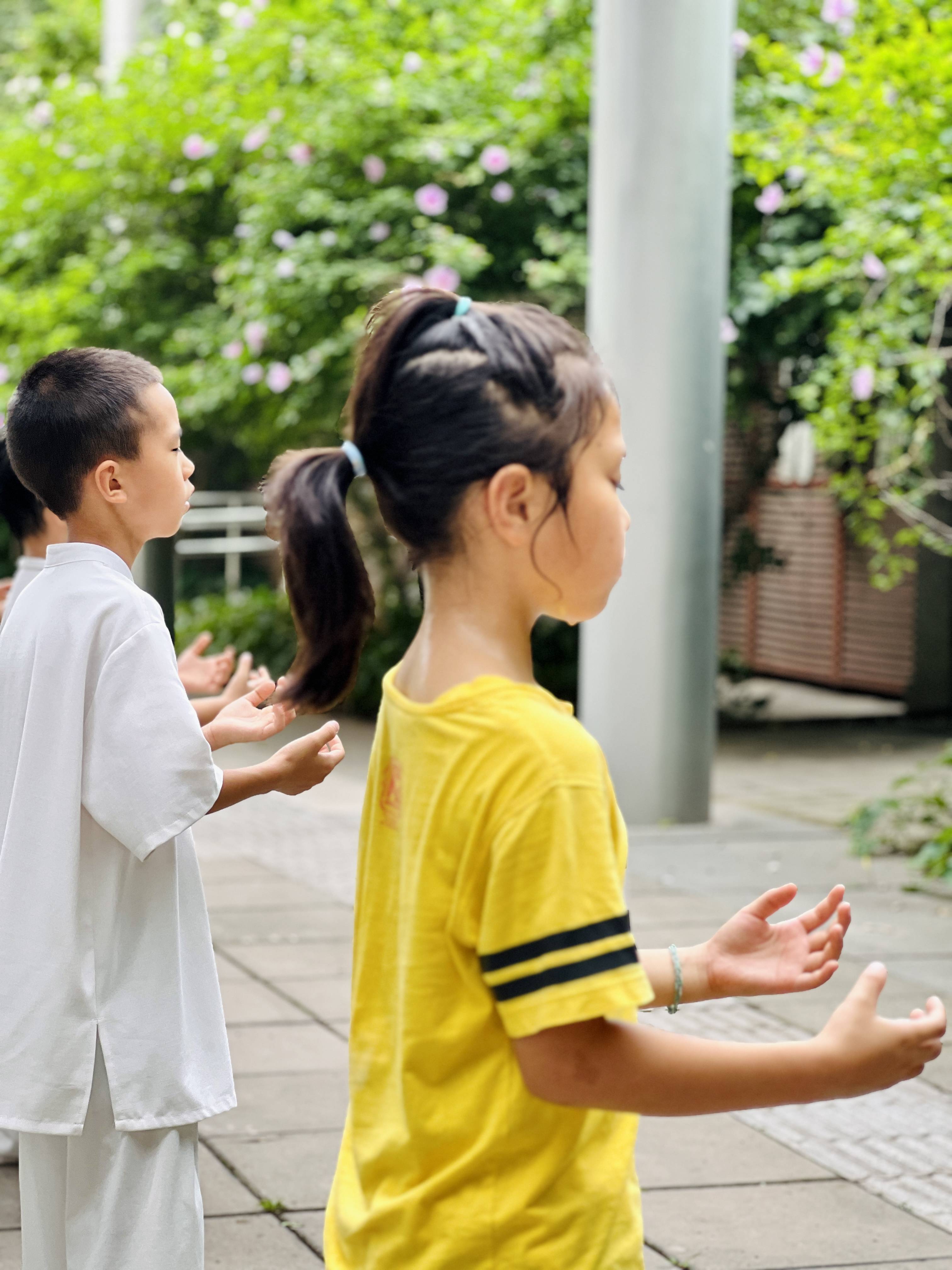 北京陈庆源太极拳馆奥林匹克森林公园站同学不畏酷暑坚持练习太极桩