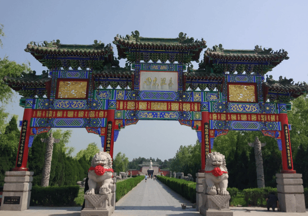 四海云游卫辉旅游景点,比干庙景区绿树成荫,环境幽静!