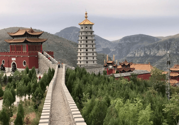 友升汉都淇县旅游景点,古灵山山峦起伏,溪流潺潺!