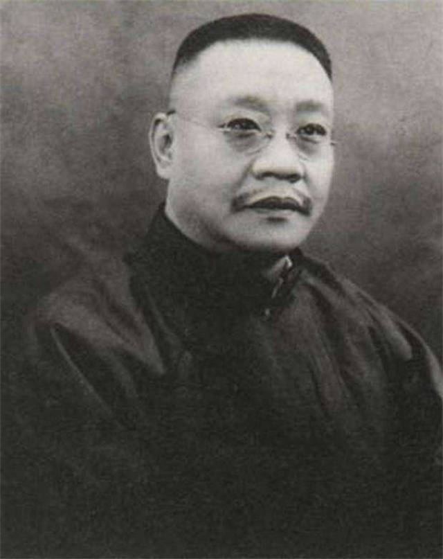 因母亲是妾,出殡不让走正门,他躺在棺上大喊:今天我死了,出殡_谭延闿