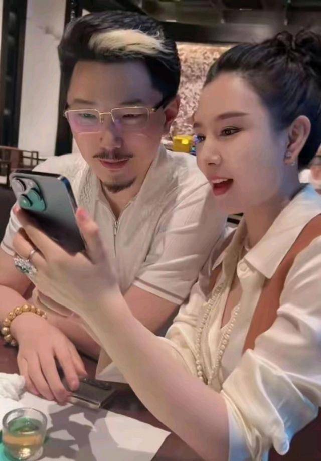 千万粉网红国岳夫妇风波升级!商务睡品牌方潜老板娘,内幕被扒!