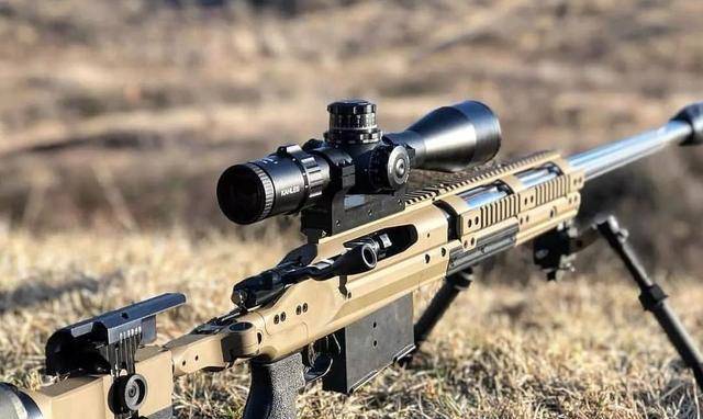 狙击镜中的画面是什么样?网友:难怪几百米开外可以百发百中