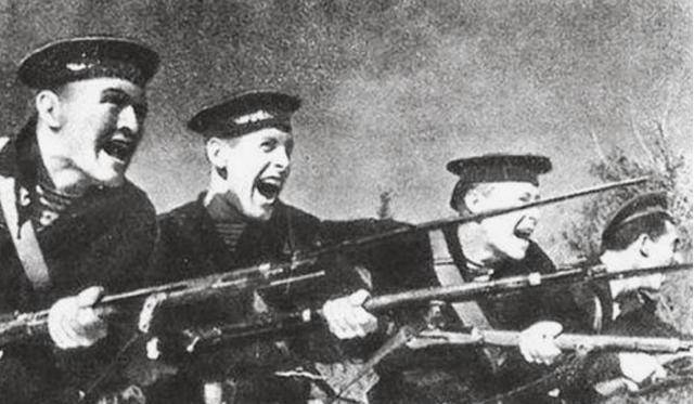 苏联海军的专业是什么?开船迎敌是副业,上岸殴打德军才是主业