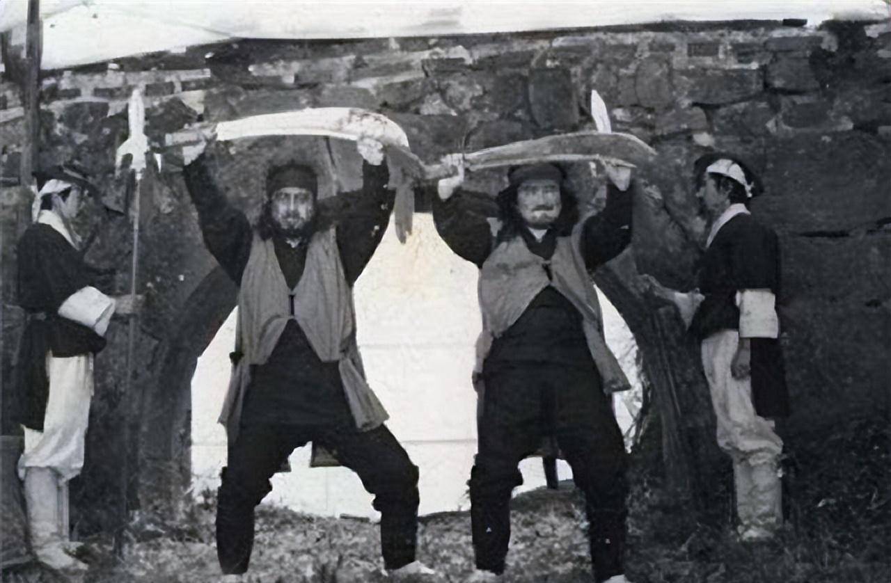 清朝最后一位刽子手邓海山:一生砍了300多个脑袋,晚年因果相报