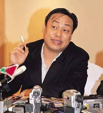 14岁辍学,27岁身家超10亿:香港第一神童,为何下场却如此凄惨?