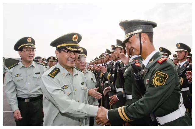 他曾是武警副司令员兼参谋长,48岁任武警总参谋,59岁授上将警衔