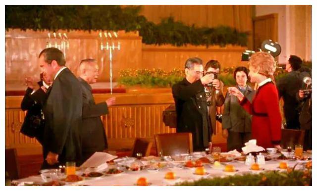 1972年 美国总统尼克松访华时 我方的欢迎国宴上到底有些什么名菜?