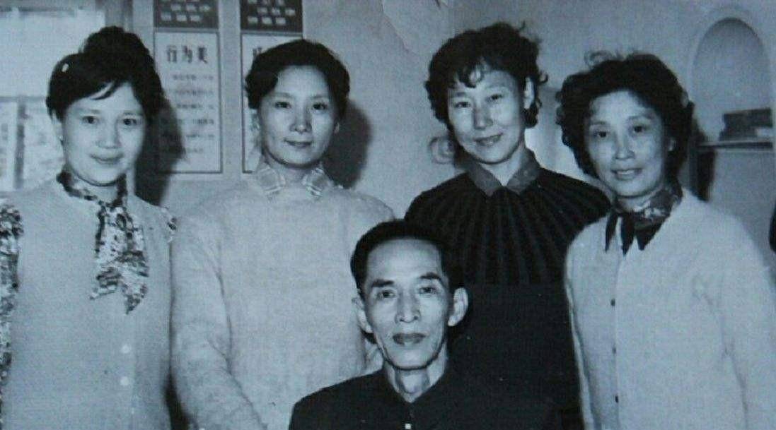 6警方通过调查,很快就锁定了逃回山东的战庆华.刚开