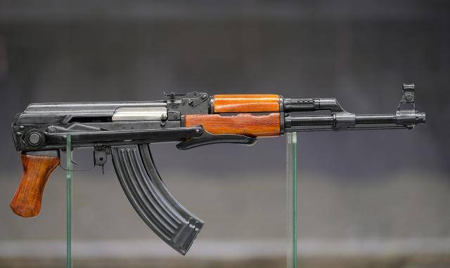 为什么ak47在我国不受待见?虽然威力大,性能还是有缺陷