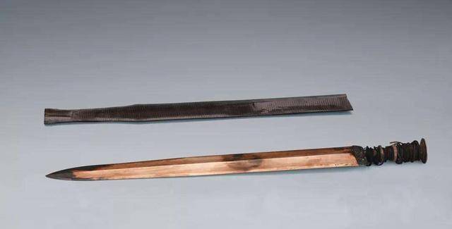 那么到底"战国越王者旨於睗剑"如何不输于"春秋越王勾践剑"呢?