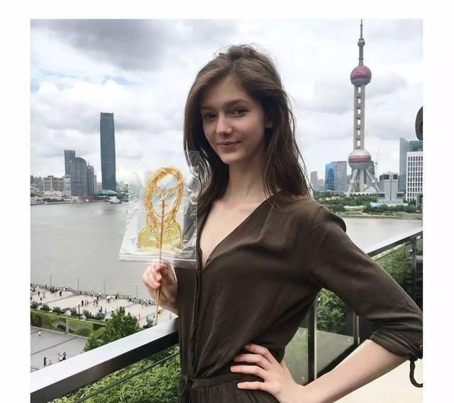 那个火遍全球的精灵女孩有多美?颜值太高不敢独自出门