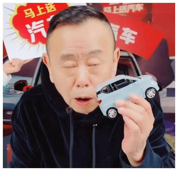 潘长江被官媒点名,市价4500的酒卖4799,网友:必须严查