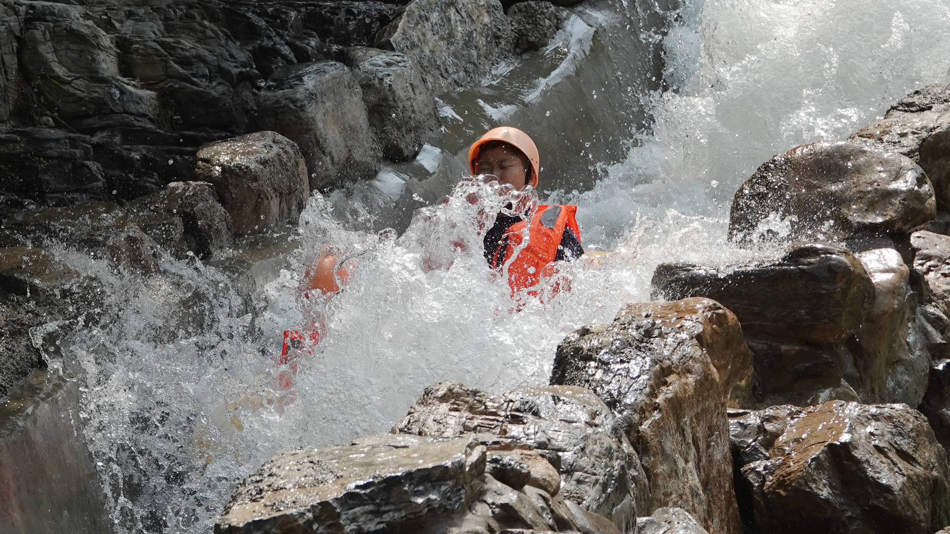 夏日避暑纳凉漂流戏水尽在北京房山乐谷银滩