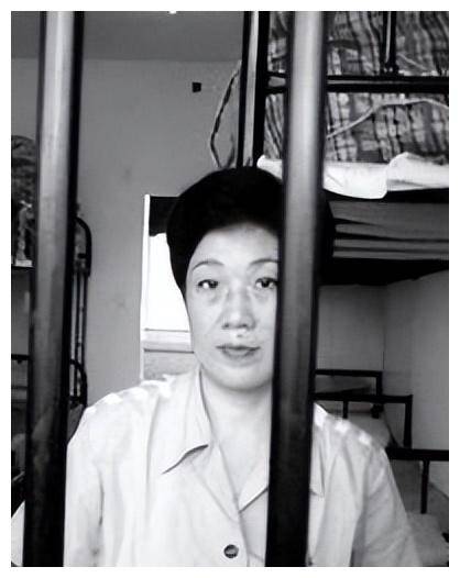 湖南女巨贪蒋艳萍,贪千万心虚到拜佛,八旬老人10年反腐将其告倒