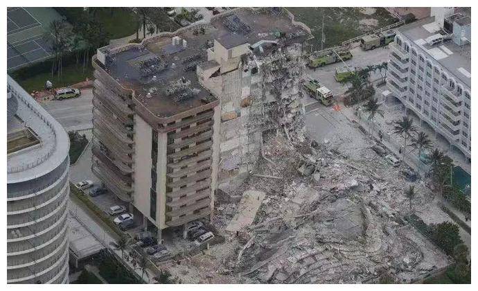 佛罗里达州迈阿密海滩以北一个海滨小镇的尚普兰塔南公寓,这个大楼在