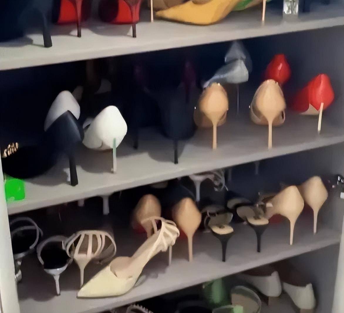 女子将高跟鞋放在门口,被人偷翻后不满吐槽:上面总出现不明液体