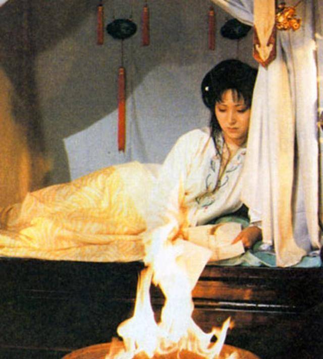 黛玉之所以郁郁而终,原由并非是宝钗大婚,而是因为担心他