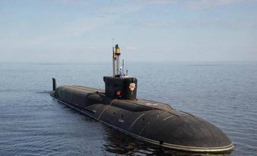 俄核潜艇上浮,撞向美军航母,双方均受重创,美吓出一身冷汗_俄罗斯