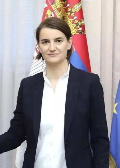 塞尔维亚女总理:比男人还帅和同性妻子恩爱8年,通过试管生儿子