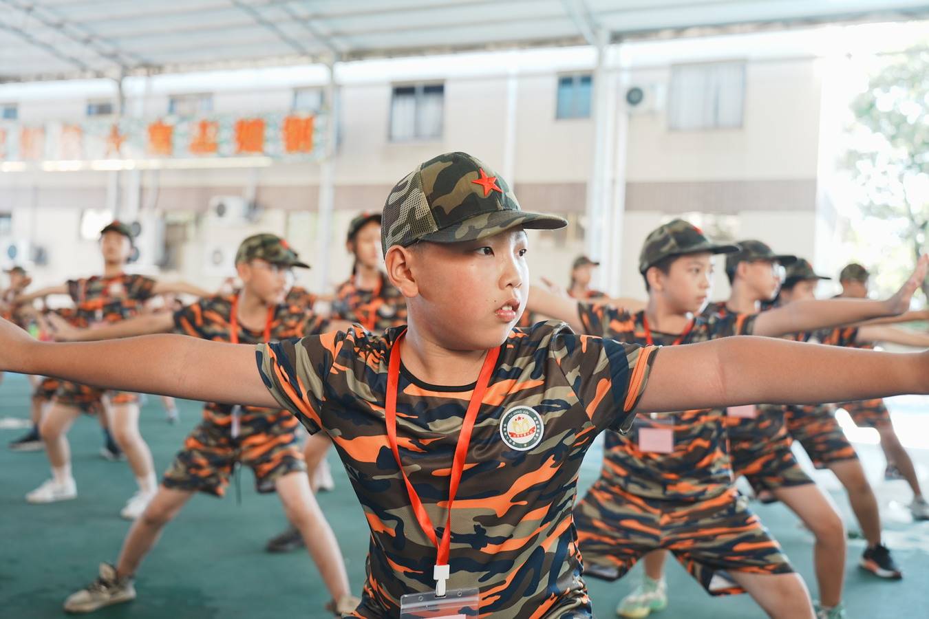 表示期许领会16岁未成年孩子军事暑假夏令营价钱
