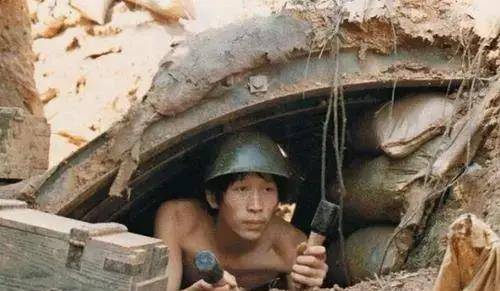 老山阵地117天,过生日连长冒死送烧鸡,军长在电话里唱歌_高地_邢志强