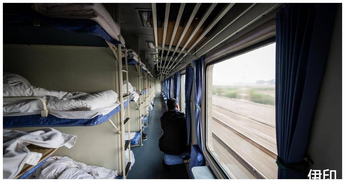 专家建议年轻人让出下铺,网友回复获上千点赞,道德绑架不管用了