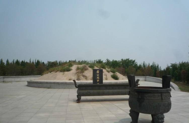 89年霍元甲墓被打开,专家发现胯骨有黑色斑点,死因终于真相大白