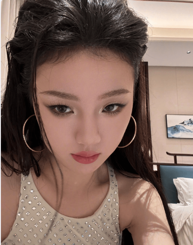 王源演唱会嘉宾是单依纯，网友纷纷送上祝福-王源个人单曲16首
