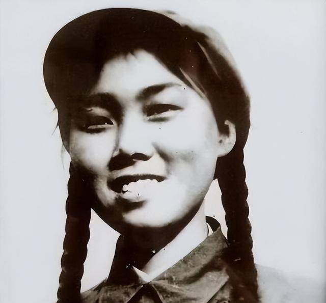 上甘岭战役唯一女英雄,秦基伟曾是她的马夫,退休后从事慈善工作