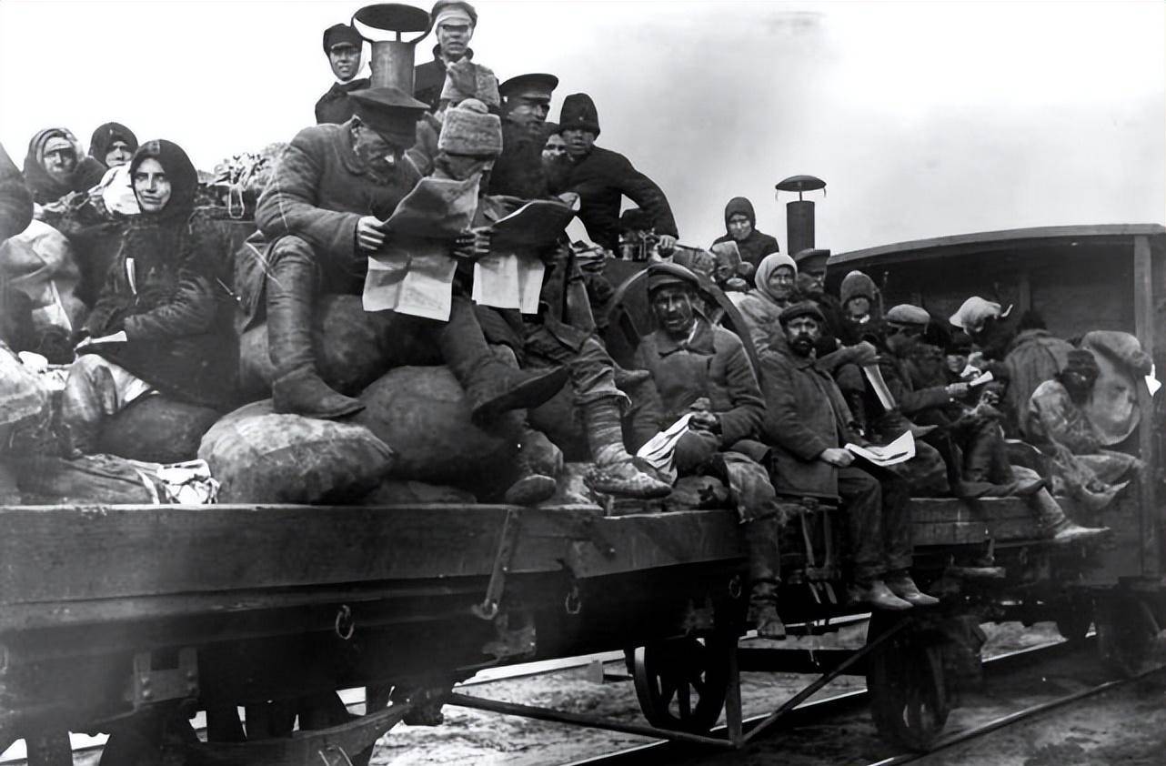 百年历史影像:北伐军机枪训练,乌克兰饥荒下的难民,防弹衣测试