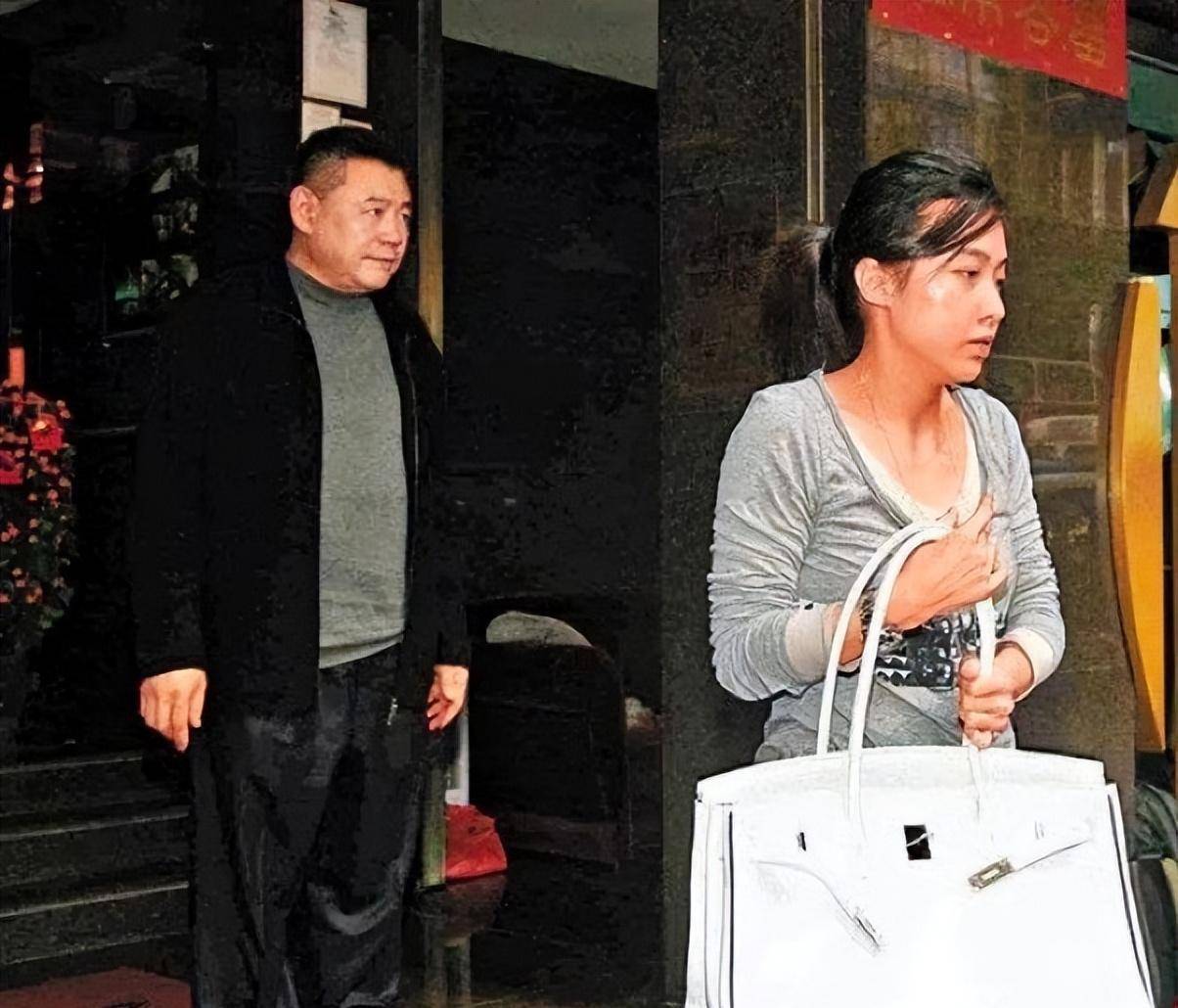 甘比成为豪门阔太后依然非常低调.她经常以老公的名义参加各种