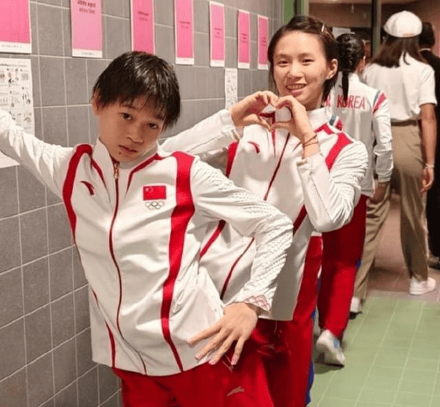 原创            太逗了！全红婵外出喝饮料，网友向陈若琳告状：你徒弟玩嗨了-全红婵被骗去