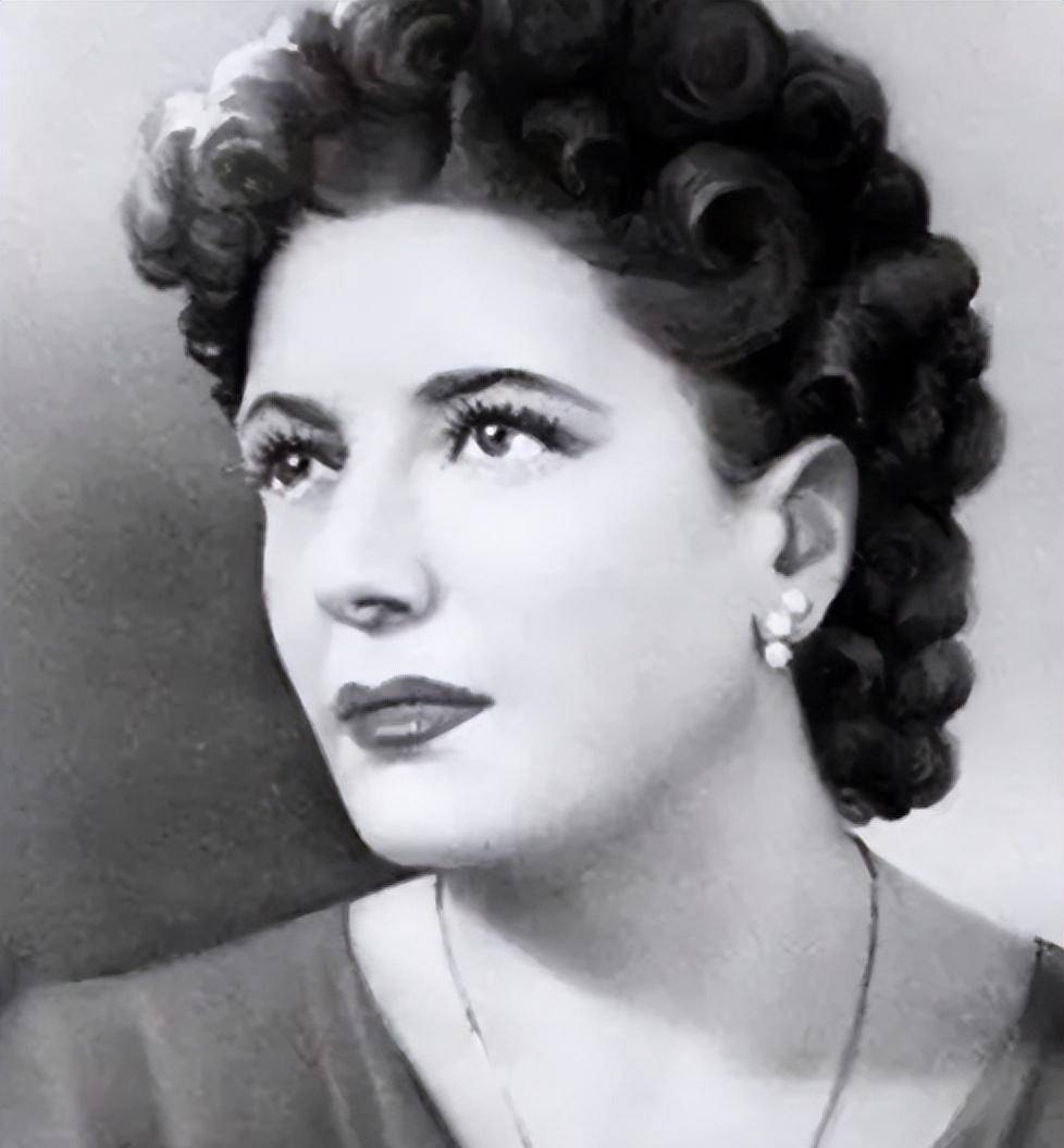 德国元首希特勒自杀时,情妇爱娃相随;墨索里尼被处决时,情妇克拉拉也