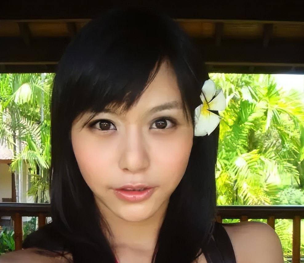 12年前,"宁坐宝马车哭,不坐单车笑"的马诺,现嫁入豪门了吗?