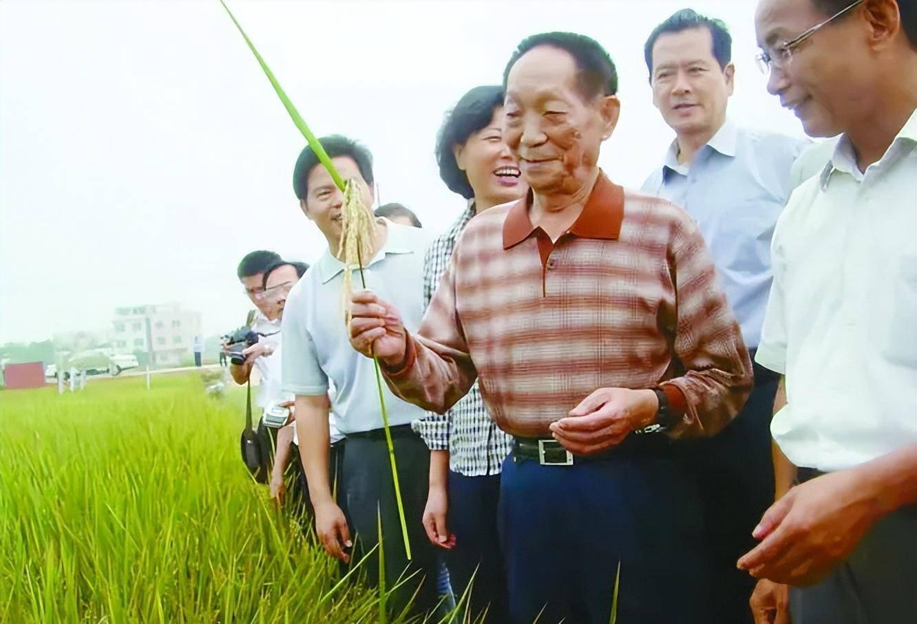 吴孟超:27岁从军,服役70年享受上将待遇,与袁隆平同一天去世
