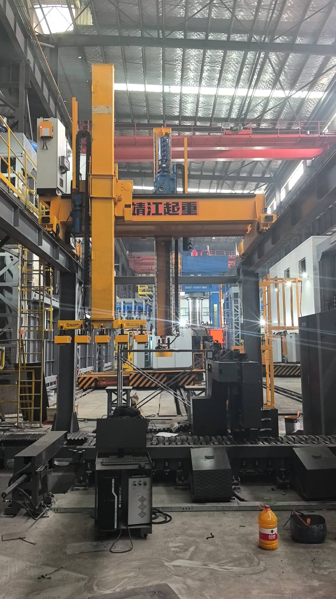 智能起重机依靠哪些技术实现了其功能?